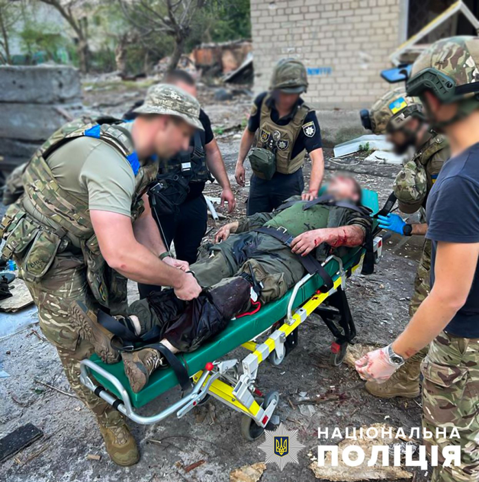 В поліції показали фотографії наслідків авіаційного удару по Оріхову.