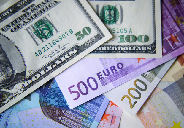 Курс валют в Україні 30 червня 2024 року: скільки коштує долар і євро. 