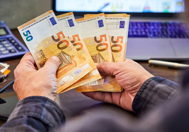 Курс валют в Україні 29 червня 2024 року: скільки коштує долар і євро. 
