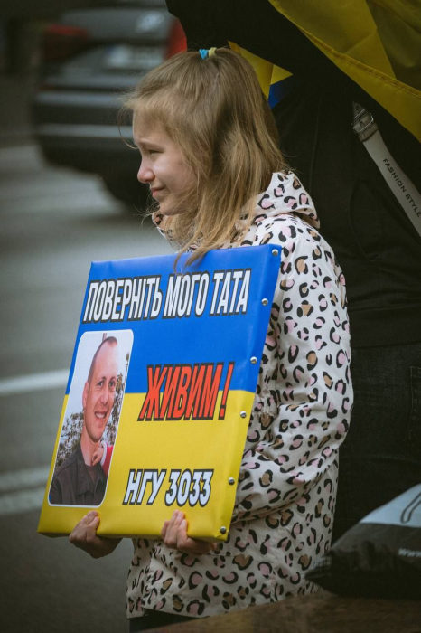 "Поки є хоч маленька надія, я буду шукати чоловіка": Запоріжанка розповіла про коханого, який зник безвісти на Азовсталі.