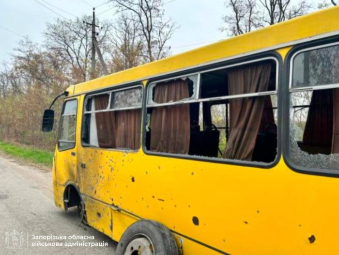 У Запорізькій області дрон РФ поцілив у маршрутку з пасажирами.