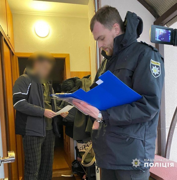 Фото: поліція викрила аферу з закупівлею форми для ЗСУ (t.me/UA_National_Police)